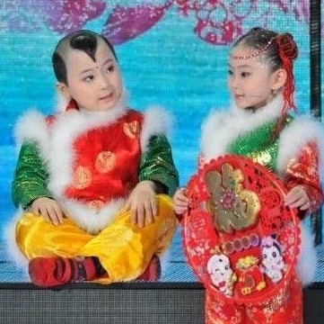 鄧鳴賀(左)在春晚上。