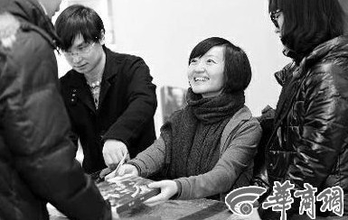 1月19日，柴靜在西安簽售新書《看見》時和讀者交流。