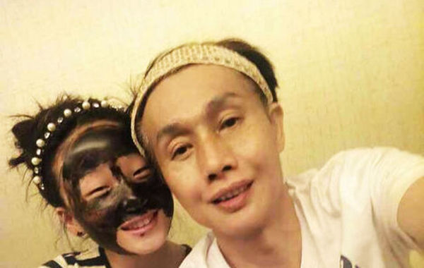 據(jù)悉，2011年，鄧建國在廣州舉行婚禮迎娶90后“干女兒”黃梓琪。