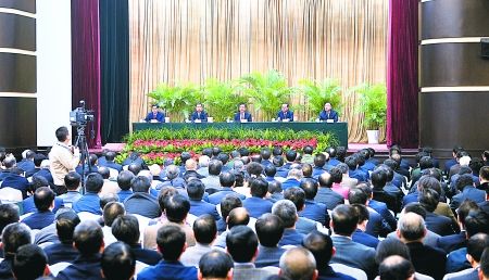 昨日，全市領(lǐng)導(dǎo)干部大會(huì)在渝州賓館舉行。 重慶日?qǐng)?bào)圖