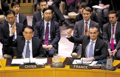 1月22日，紐約，中國常駐聯(lián)合國代表李保東舉手贊成通過對朝鮮制裁決議。