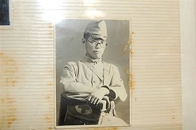 韓國(guó)媒體5月23日還公布了日本老兵松本正義當(dāng)年在軍隊(duì)服役的圖片。