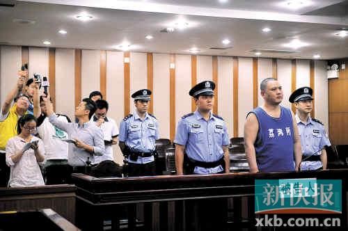 廣州市民政局民間組織管理局稽查處原處長(zhǎng)李軍犯猥褻兒童罪，被判處有期徒刑4年。記者 孫毅/攝