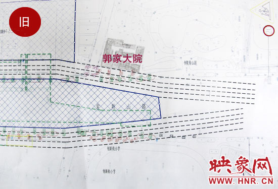 原先圖紙上顯示，在紫荊山路東側(cè)和西側(cè)，各設(shè)計了4條臨時通道。