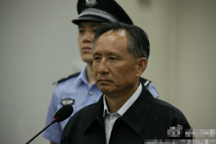 庭審現(xiàn)場(chǎng)的張曙光。