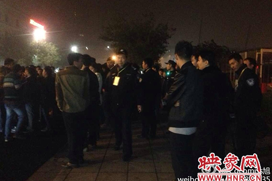11月1日深夜，鄭州鄭東新區(qū)夜總會(huì)“皇家一號(hào)”被查處。網(wǎng)友供圖