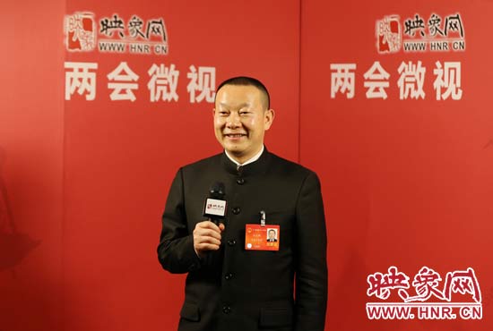 全國(guó)人大代表劉文新接受映象網(wǎng)“兩會(huì)微視”訪談。
