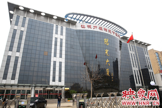 2011年4月，蘭考縣為民服務(wù)中心入住陽光大廈，目前，共有行政職能部門39個