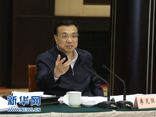 4月28日，中共中央政治局常委、國務(wù)院總理李克強在重慶主持召開座談會
