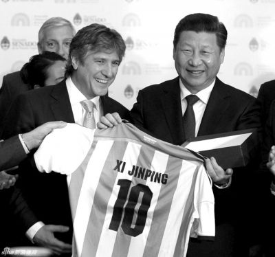 　獲贈10號球衣。