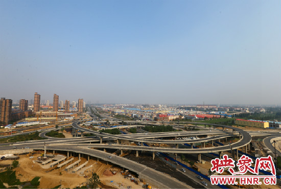中州大道與南三環(huán)相接的立交橋，預(yù)計(jì)明年將建成通車。