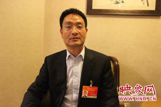 全國(guó)人大代表、輝縣市張村鄉(xiāng)裴寨社區(qū)黨總支書(shū)記裴春亮