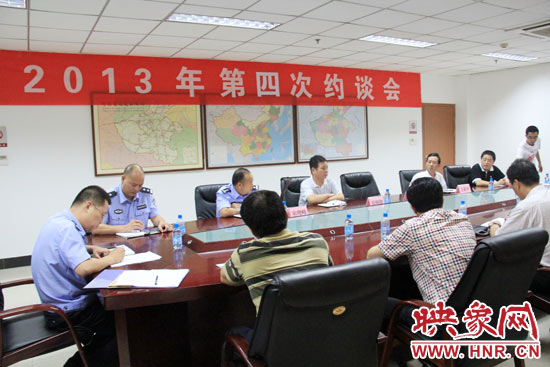 7月4日，河南省公安廳高速交警總隊聯(lián)合有關(guān)部門，對9家多次違法的企業(yè)所屬車輛嚴重違法情況進行通報。