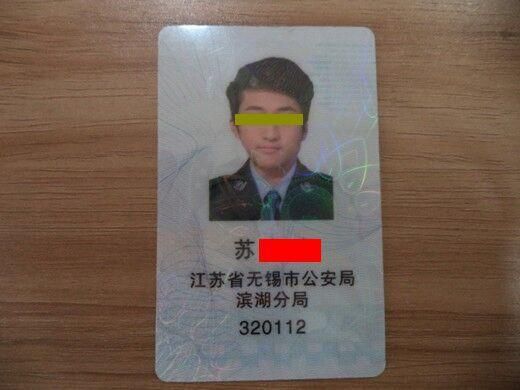 男子制作假經(jīng)查證在酒吧執(zhí)法。