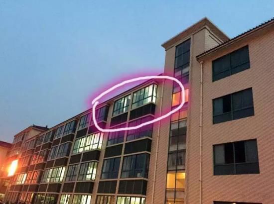 就在這間教室，吳老師在監(jiān)考中過世。