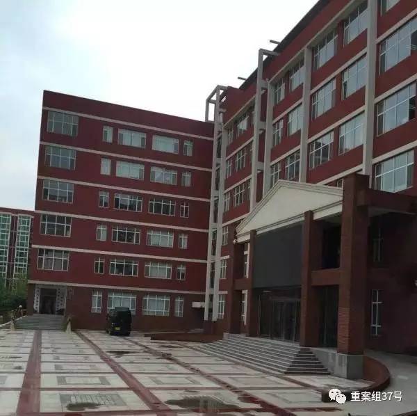 17歲高中男生教室里掐死女同學(xué)，被訴故意殺人和強奸