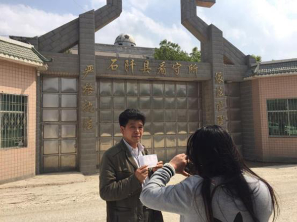 陳全松父親給看守所中的兒子交生活費(fèi)。