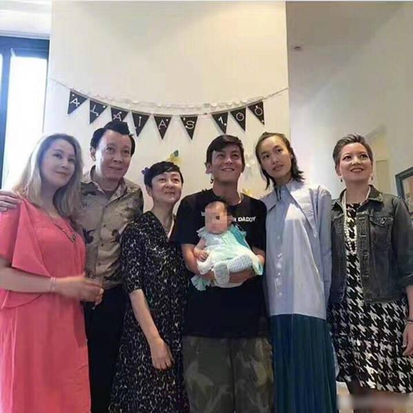 陳冠希女兒首曝光 陳冠希女友是誰？秦舒培個(gè)人資料照片家庭背景
