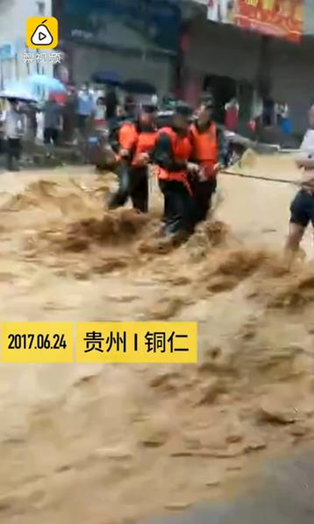 圖為6月24日，貴州銅仁多個區(qū)縣遭暴雨襲擊。