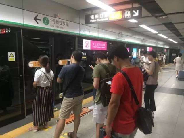 尷尬了！深圳地鐵首開女性車廂 結(jié)果塞滿男乘客