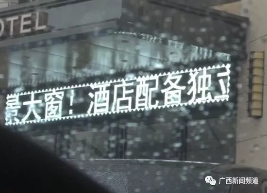 于是，民警將這一情況匯報給指揮中心，請求120醫(yī)護(hù)人員到達(dá)現(xiàn)場急救。