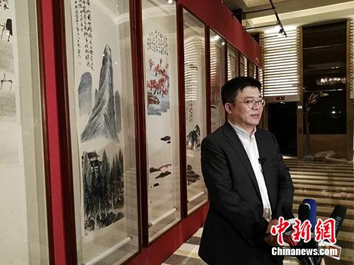 北京保利拍賣執(zhí)行董事趙旭在當晚接受采訪。<a target='_blank'  _fcksavedurl='http://www.chinanews.com/' _fcksavedurl='http://www.chinanews.com/' >中新網</a>記者 宋宇晟 攝