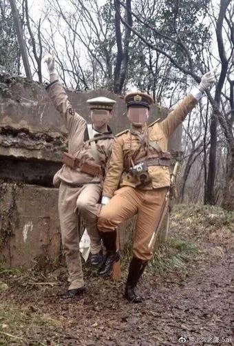 犯眾怒！兩男子抗日碉堡前扮日本兵拍照 警方介入