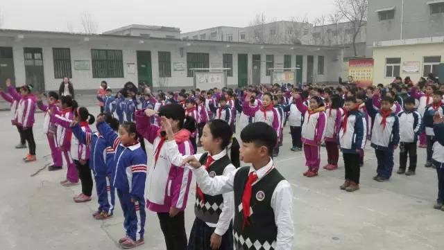 關(guān)愛留守兒童送溫暖，帶去我們冬日的關(guān)愛