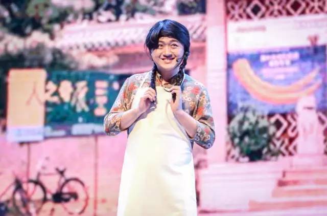 小品《那些年我們錯(cuò)過的一支舞》，主播樂天、張嵩的裝扮你給打幾分？