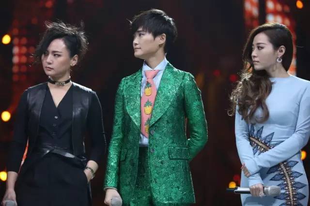 李宇春、周筆暢、張靚穎湖南臺(tái)跨年晚會(huì)同框