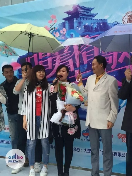 海波瞞著妻子，請(qǐng)來(lái)妻子的家人，耿梅驚喜感動(dòng)，喜極而泣~