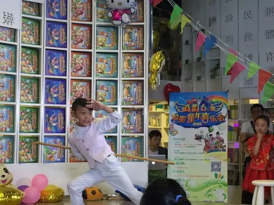 “梨園春”明星小擂主李宗書演唱豫劇《朝陽(yáng)溝》選段，還表演了自己的拿手好戲——猴戲