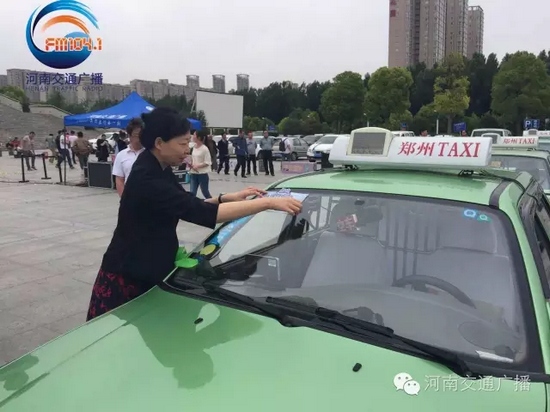 省文明辦專職副主任張曼如，對(duì)愛心助考活動(dòng)的舉辦給予高度評(píng)價(jià)。
