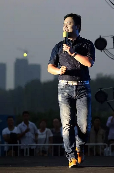 莫非此刻是在向前走還是向后移？