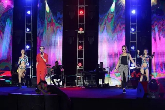 夢茹、怡璐《路燈下的小姑娘》