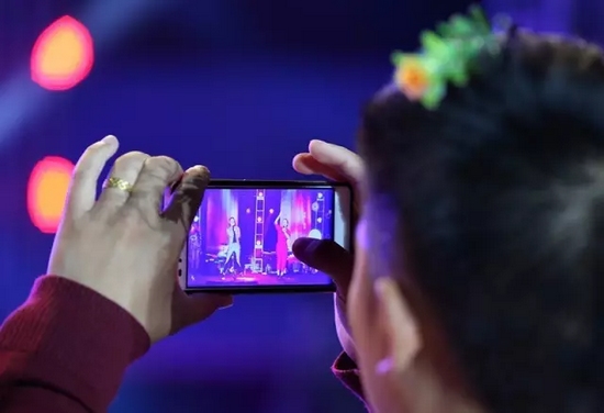 夢茹、怡璐《路燈下的小姑娘》