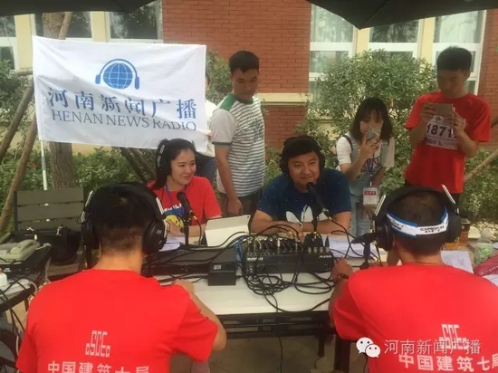直播間被圍觀群眾包圍啦，是不是沒有看過我們的直播？