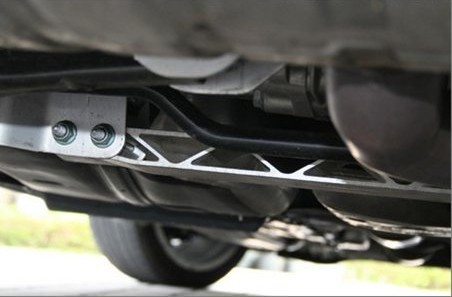 雨后汽車保養(yǎng)重要，別忘清潔汽車底盤