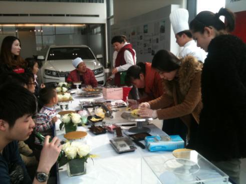 河南國際 “家年華創(chuàng)新之旅-翻糖蛋糕DIY”活動(dòng) 河南國際 “家年華創(chuàng)新之旅-翻糖蛋糕DIY”活動(dòng)