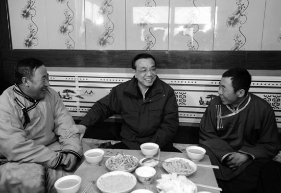 今年2月4日，李克強(qiáng)來到內(nèi)蒙古興安視察，與村民們拉家常