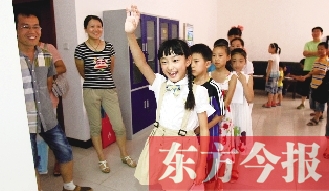 成長訓(xùn)練營面試在東方今報發(fā)行中心舉行。圖為面試現(xiàn)場