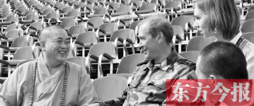 克里姆林宮警衛(wèi)司令謝爾蓋將軍會見釋永信，一同觀看排練