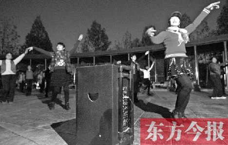 做到既讓跳舞的人有地方，又不影響他人休息，這才是化解矛盾的根本出路