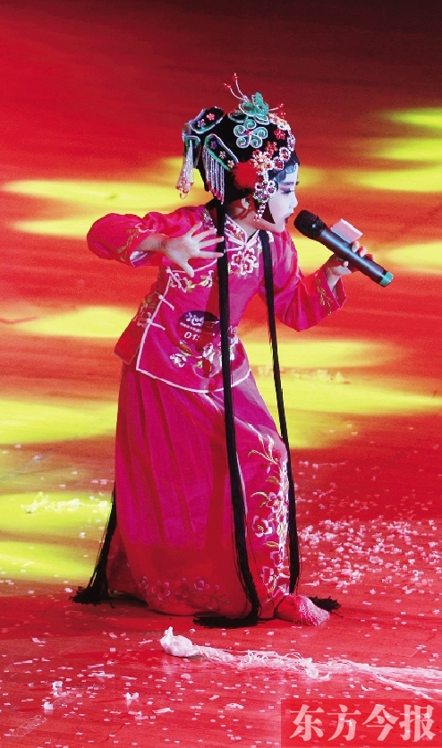 11月16日，《非常6+1》河南區(qū)總決賽現(xiàn)場，入圍選手們上演了一場精彩的比賽