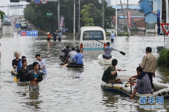 臺風(fēng)“菲特”造成浙江余姚市城區(qū)大面積被淹，城市交通基本癱瘓，部分區(qū)域停電停水。