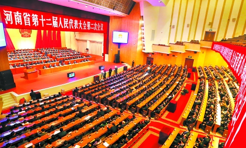 　4月1日下午，河南省第十二屆人民代表大會第二次會議在省人民會堂開幕。 記者 郭 宇 董 亮 攝