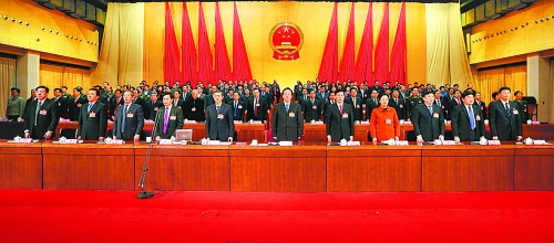 4月2日上午，河南省第十二屆人民代表大會第二次會議在莊嚴(yán)的國歌聲中閉幕。記者 郭宇 董亮 攝
