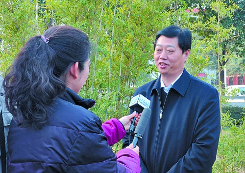 十八大代表、南陽市委書記李文慧談學(xué)習(xí)十八大精神體會