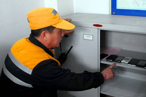 濟(jì)源車站嚴(yán)格手機(jī)管理確保人身安全 濟(jì)源車站嚴(yán)格手機(jī)管理確保人身安全