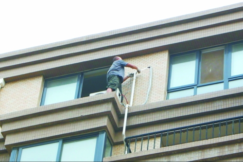 三門(mén)峽興起安裝空調(diào)收取高空作業(yè)費(fèi) 收費(fèi)標(biāo)準(zhǔn)混亂